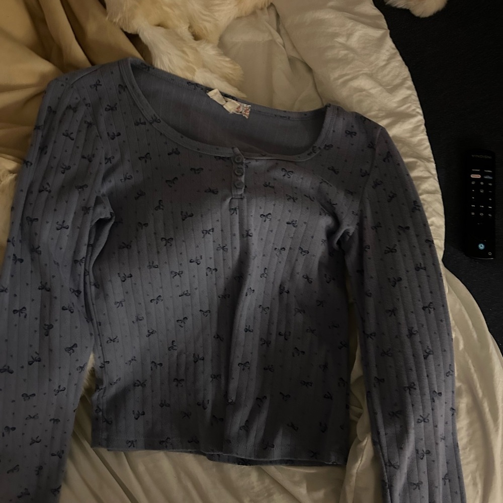 Pink Republic Gray Long Sleeve Top with Bow Pattern